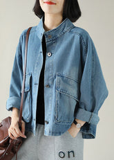 Abrigo vaquero de manga larga con cuello alto, botones y bolsillos grandes en azul de moda